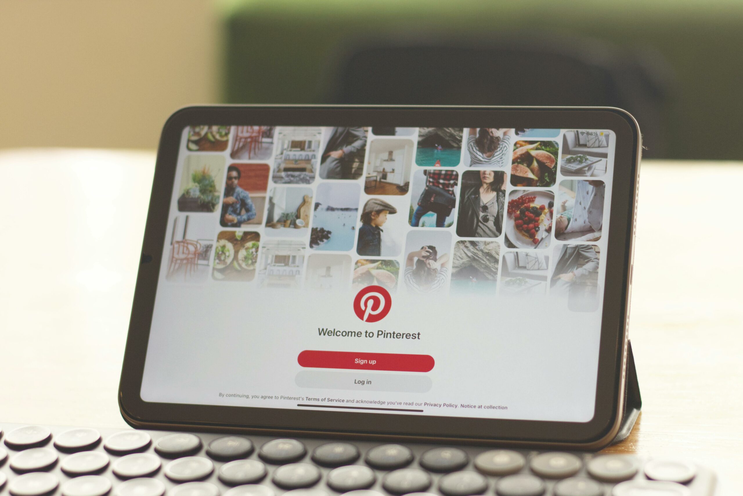 A screen showing the Pinterest homepage