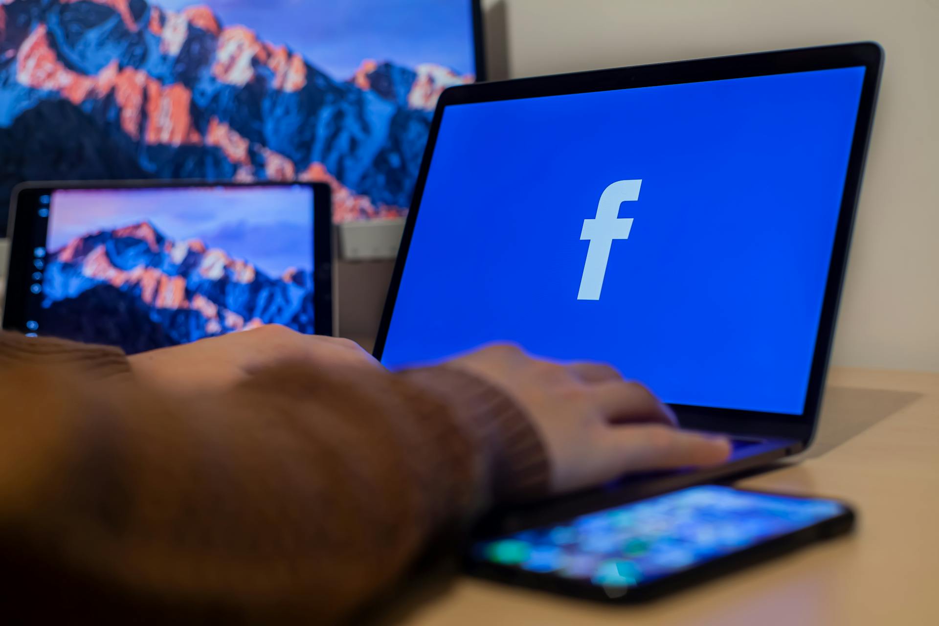 A screen with Facebook open